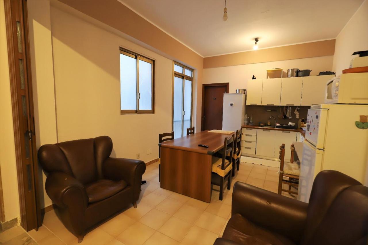 Ferienwohnung Casa Studenti E Giovani Turisti Fkk - Giochi Di Societa Ed Intimo Party - Volontari Benvenuti Palermo Exterior foto